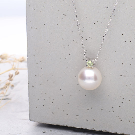 8月 誕生石 ペリドット|アコヤパール ペンダント ネックレス|無調色アコヤ真珠 8.0mm ラウンド K10WG|チェーン付き