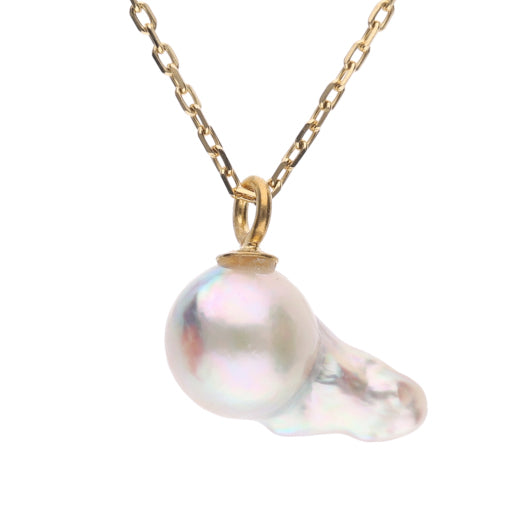 【おさかな真珠】グッピー - 泳ぐ宝石、虹色尾ひれ(アコヤ真珠 5.7mm ホワイト系)シルバーペンダント #3002