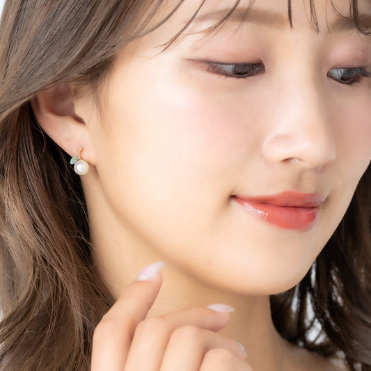 【姫果】アコヤパール グリーンガーネット イエローゴールド ピアス | 無調色 アコヤ真珠 7.0mm K18YG