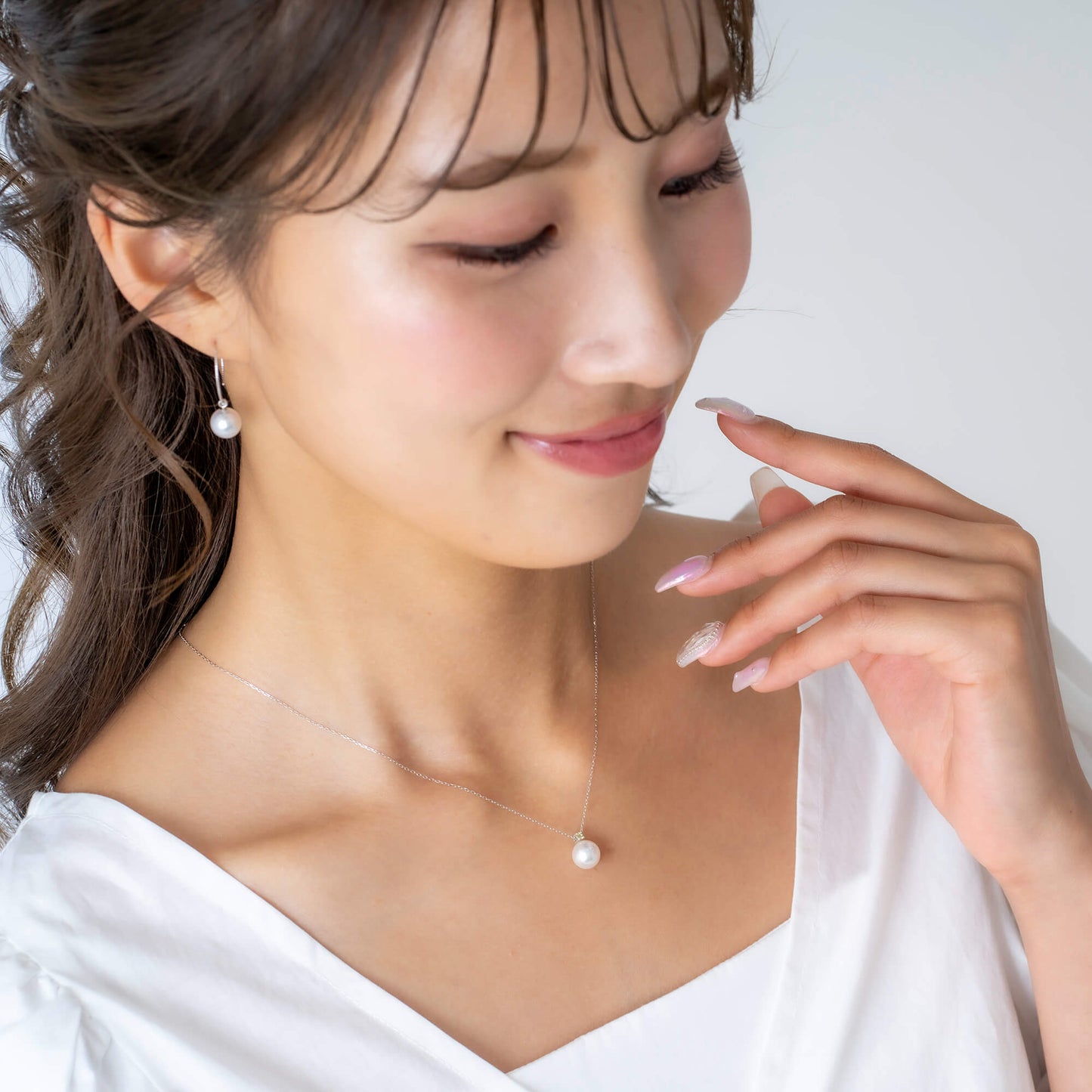 8月 誕生石 ペリドット|アコヤパール ペンダント ネックレス|無調色アコヤ真珠 8.0mm ラウンド K10WG|チェーン付き