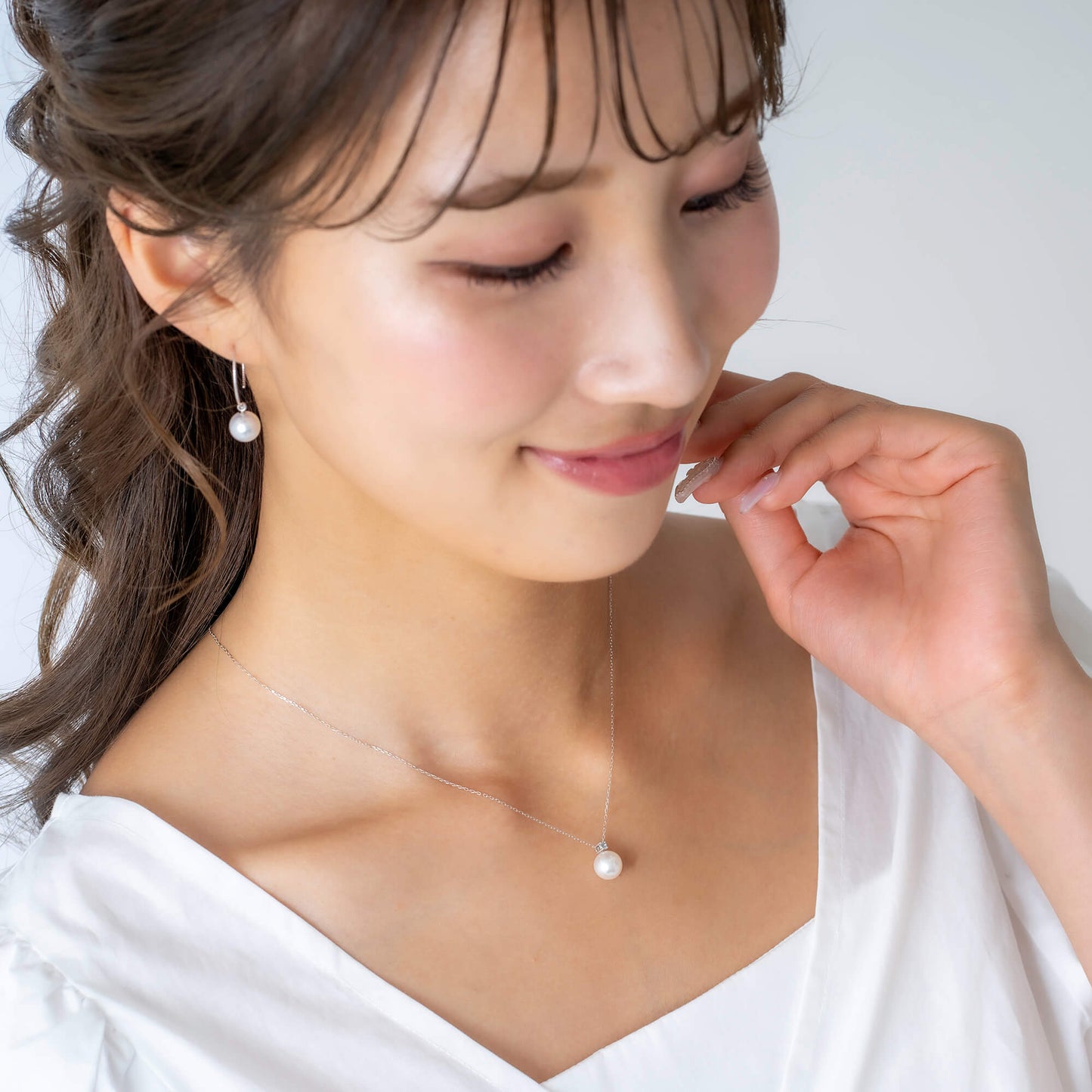 11月 誕生石 ブルートパーズ|アコヤパール ペンダント ネックレス|無調色 アコヤ真珠 8.0mm ラウンド K10WG|チェーン付き