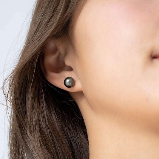 ブラックパール プラチナ スタッドピアス|無調色 黒蝶真珠 タヒチパール 南洋真珠 8.0mm PT900