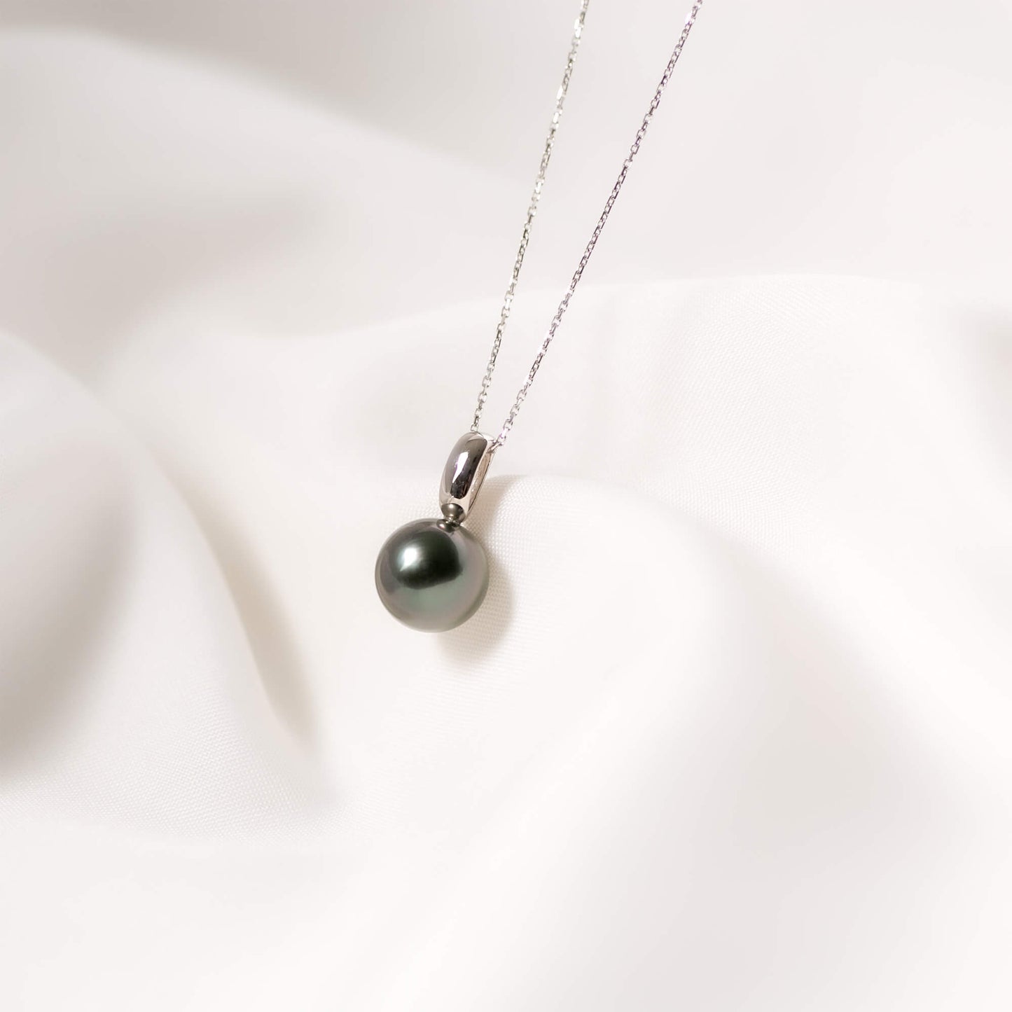 【響】ブラックパール プラチナ ペンダント|無調色 黒蝶真珠 タヒチパール 10mm PT900