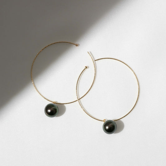 ブラックパール イエローゴールド フープピアス【L】|無調色 黒蝶真珠 タヒチパール 南洋真珠 8.0mm K10YG 外径40mm