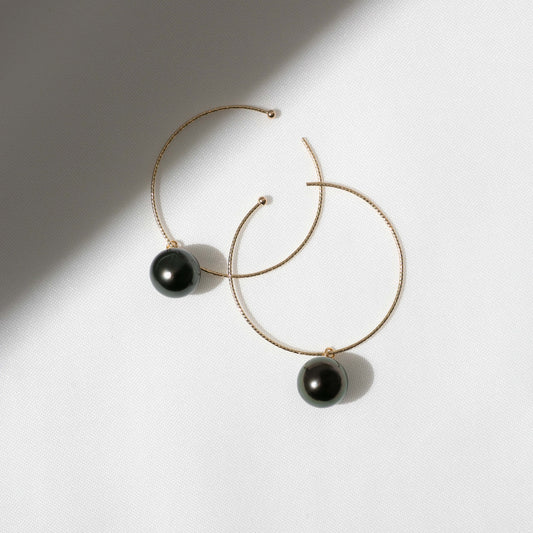 ブラックパール イエローゴールド フープピアス【M】|無調色 黒蝶真珠 タヒチパール 南洋真珠 8mm K10YG 外径30mm