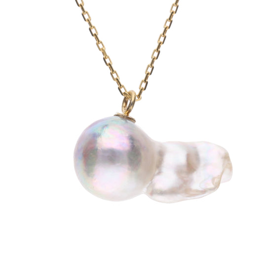 【おさかな真珠】グッピー - 泳ぐ宝石、虹色尾ひれ(アコヤ真珠 8.6mm ブルー系)シルバーペンダント #3025