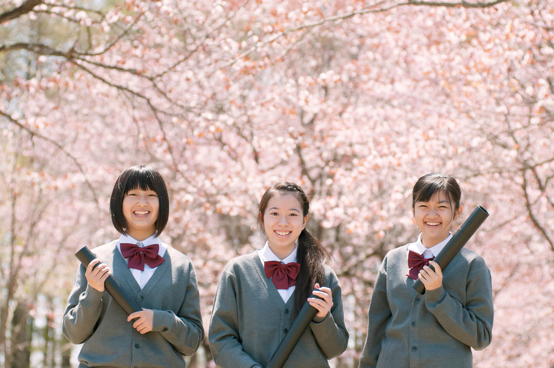 卒業式にはパールネックレスで大丈夫？お祝いの日のアクセサリーマナーを解説