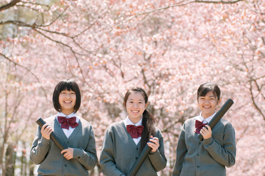 卒業式にはパールネックレスで大丈夫？お祝いの日のアクセサリーマナーを解説