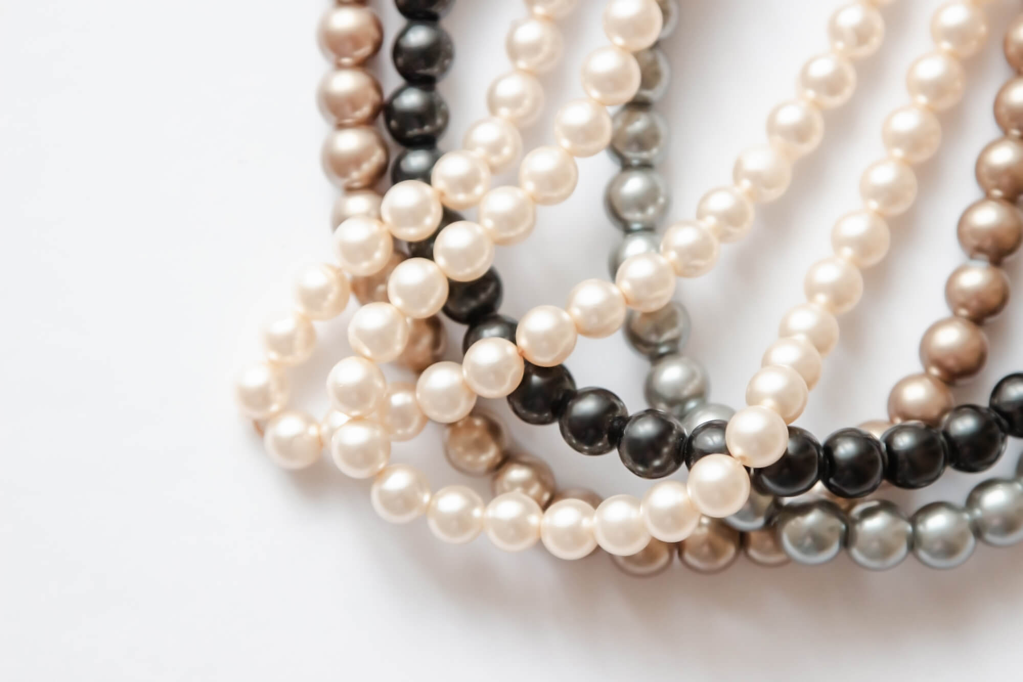 真珠の色はなぜ違う？真珠の干渉色や実体色、テリ・巻きとの関係、色が ...