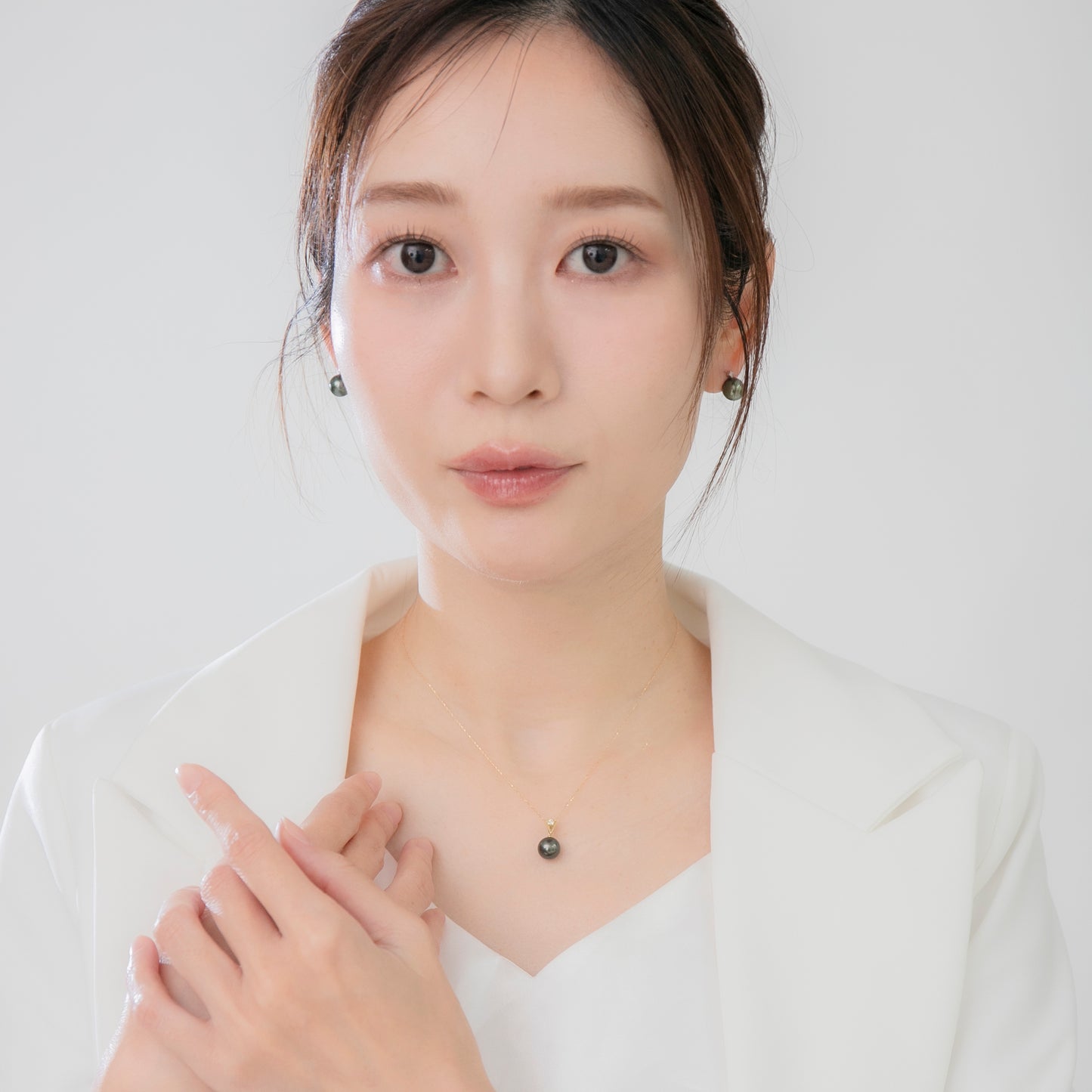 【星影】ブラックパール（黒蝶真珠・8.0mm・ラウンド系） K18 イエローゴールド 天然ダイヤモンド ペンダントトップ