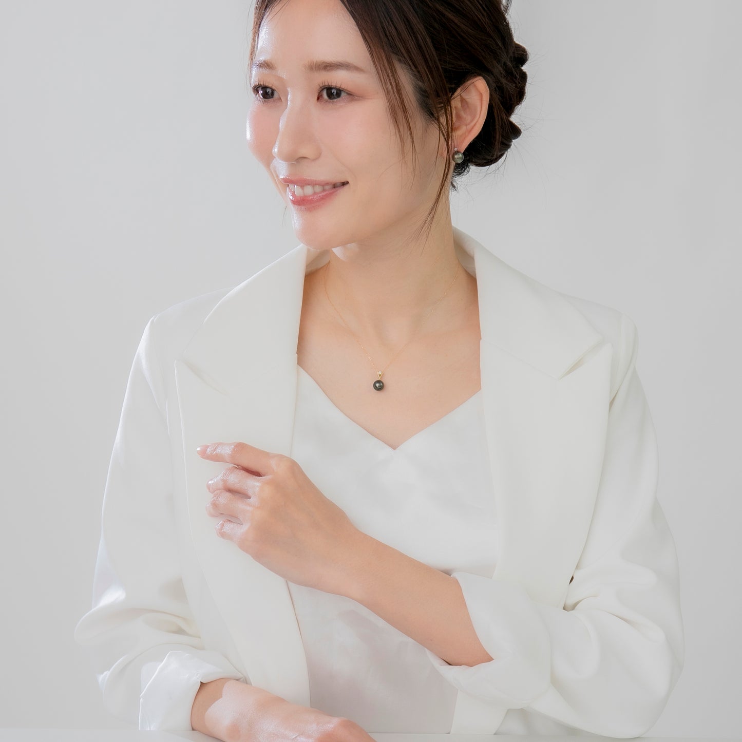 【星影】ブラックパール（黒蝶真珠・8.0mm・ラウンド系） K18 イエローゴールド 天然ダイヤモンド ペンダントトップ