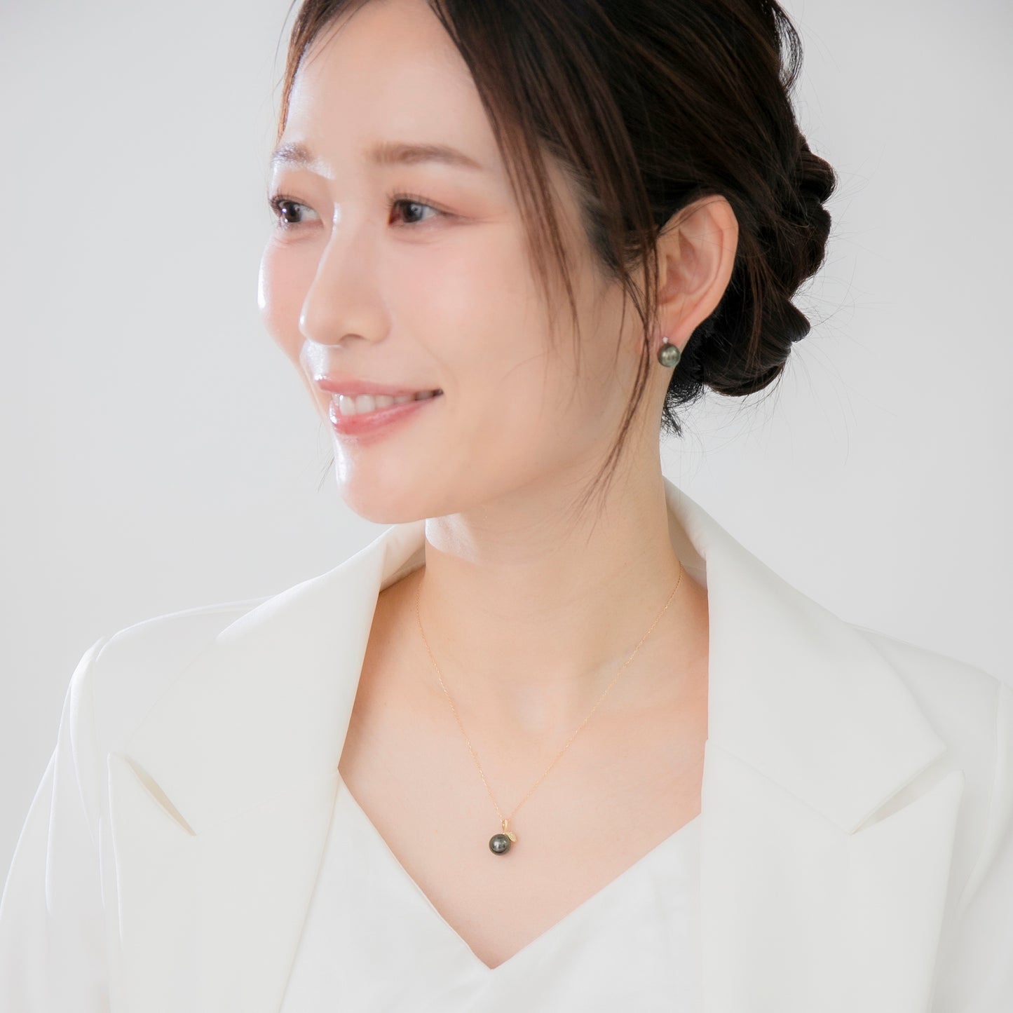 【姫果】ブラックパール（黒蝶真珠・8.0mm・ラウンド系） K18 イエローゴールド 天然ダイヤモンド ペンダントトップ