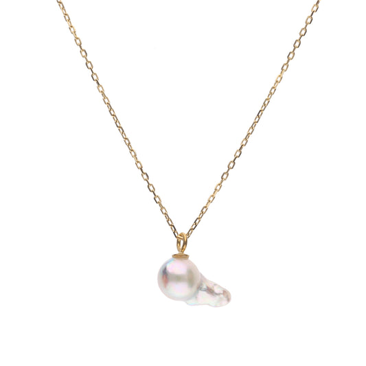 【おさかな真珠】グッピー - 泳ぐ宝石、虹色尾ひれ（アコヤ真珠 5.7mm ホワイト系）シルバーペンダント #3002