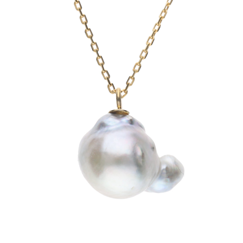 【おさかな真珠】ふぐ - 泳ぐ宝石、虹色尾ひれ（アコヤ真珠 9.3-12.8mm ブルー系）シルバーペンダント #3006