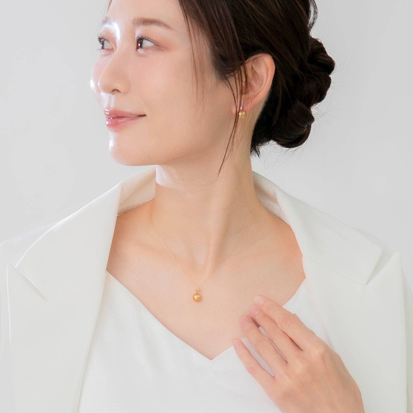 【星菱】ゴールデンパール（白蝶真珠・8mm・セミラウンド系）天然ダイヤモンド K18 イエローゴールド ペンダントトップ