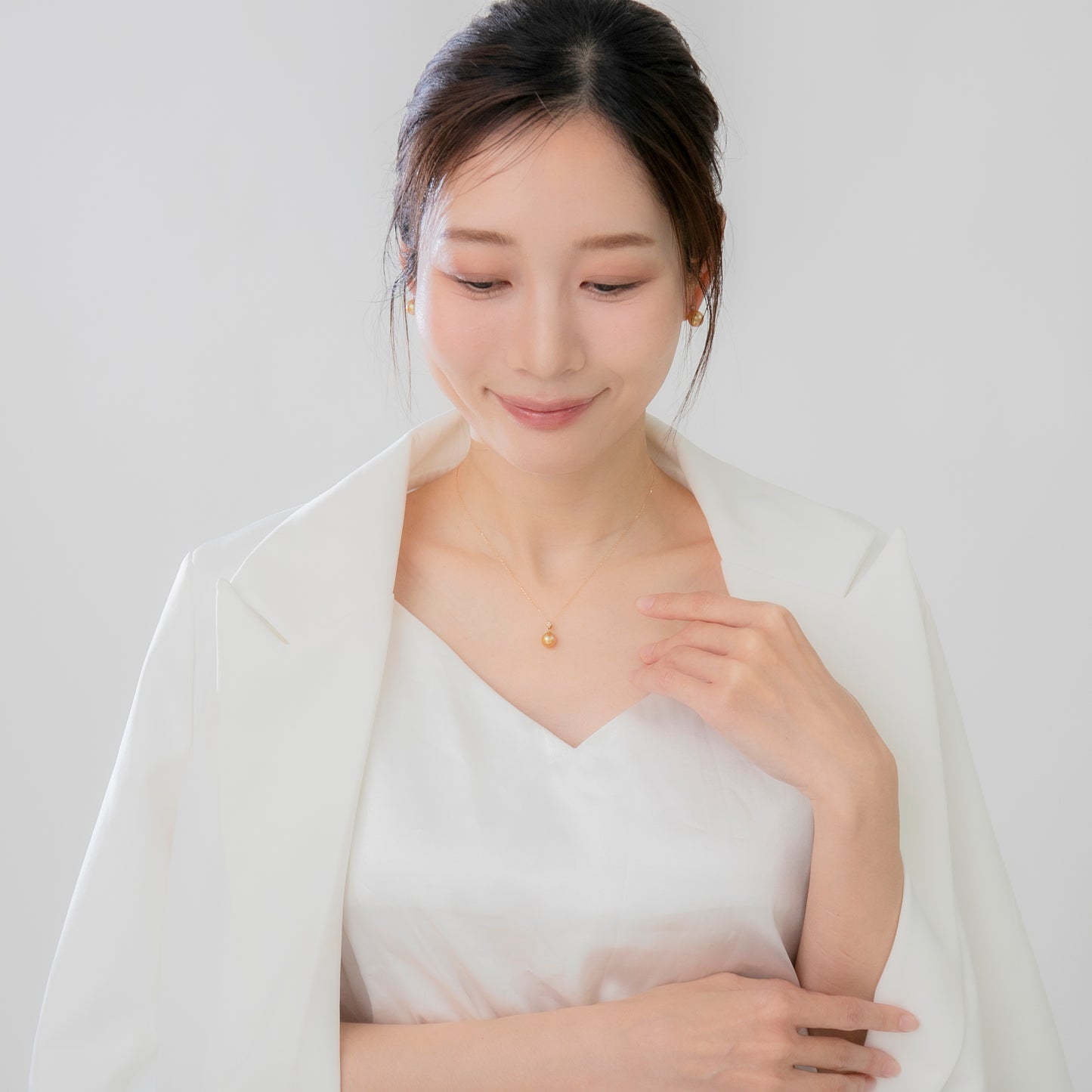 【星菱】ゴールデンパール（白蝶真珠・8mm・セミラウンド系）天然ダイヤモンド K18 イエローゴールド ペンダントトップ